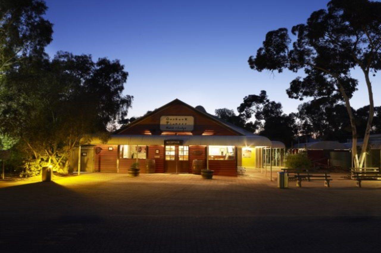 Outback Hotel Ayers Rock Exterior photo