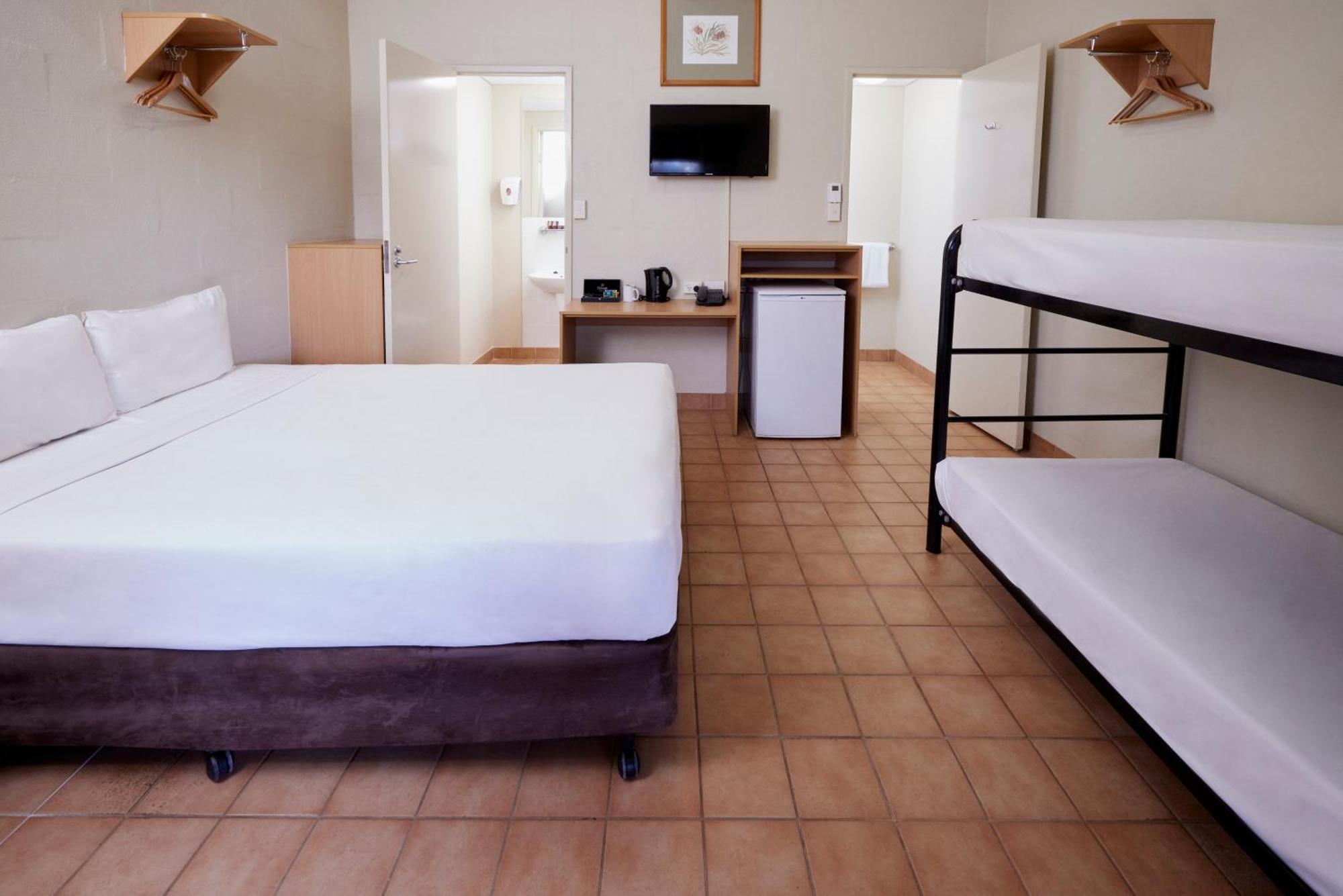 Outback Hotel Ayers Rock Exterior photo