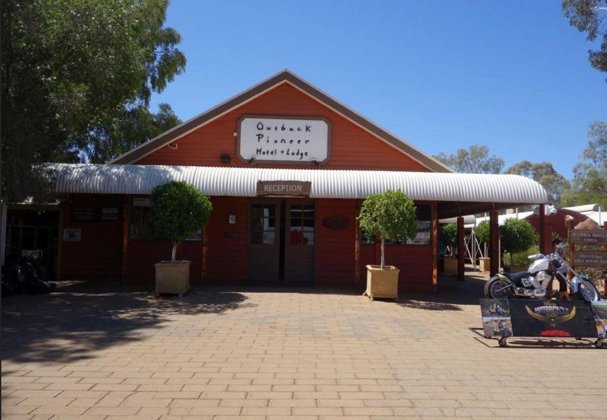 Outback Hotel Ayers Rock Exterior photo