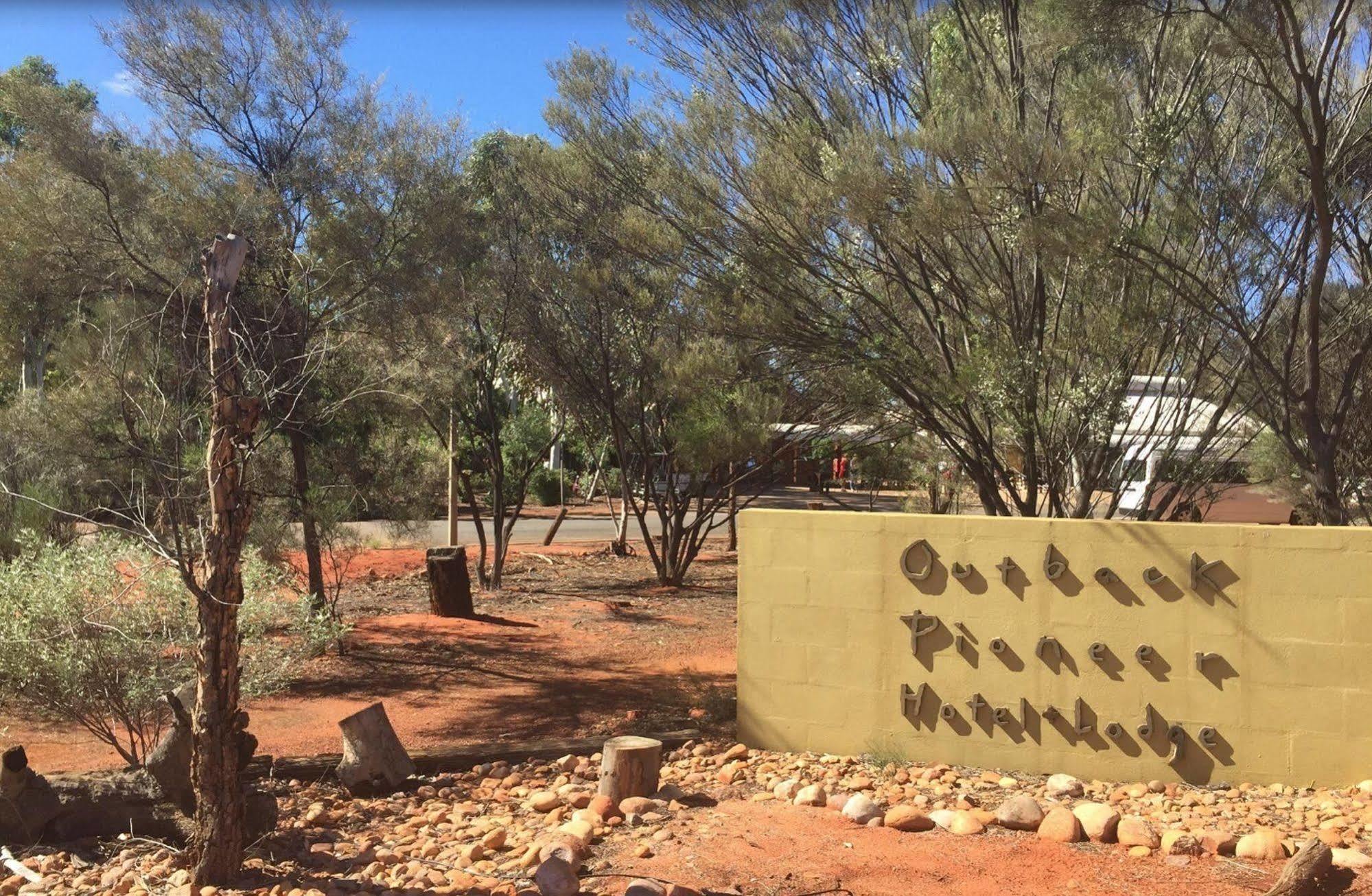 Outback Hotel Ayers Rock Exterior photo